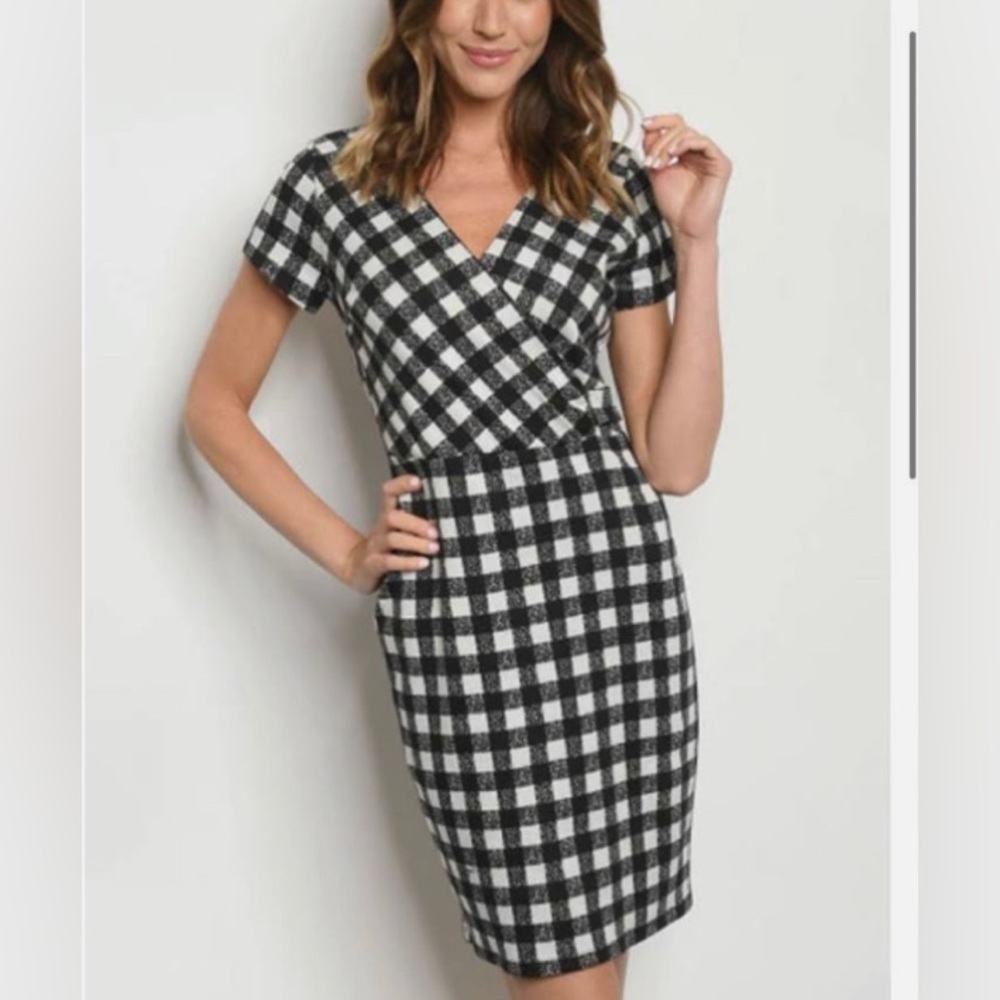 Gilli gingham black and white stretchy wrap checkered dress size small